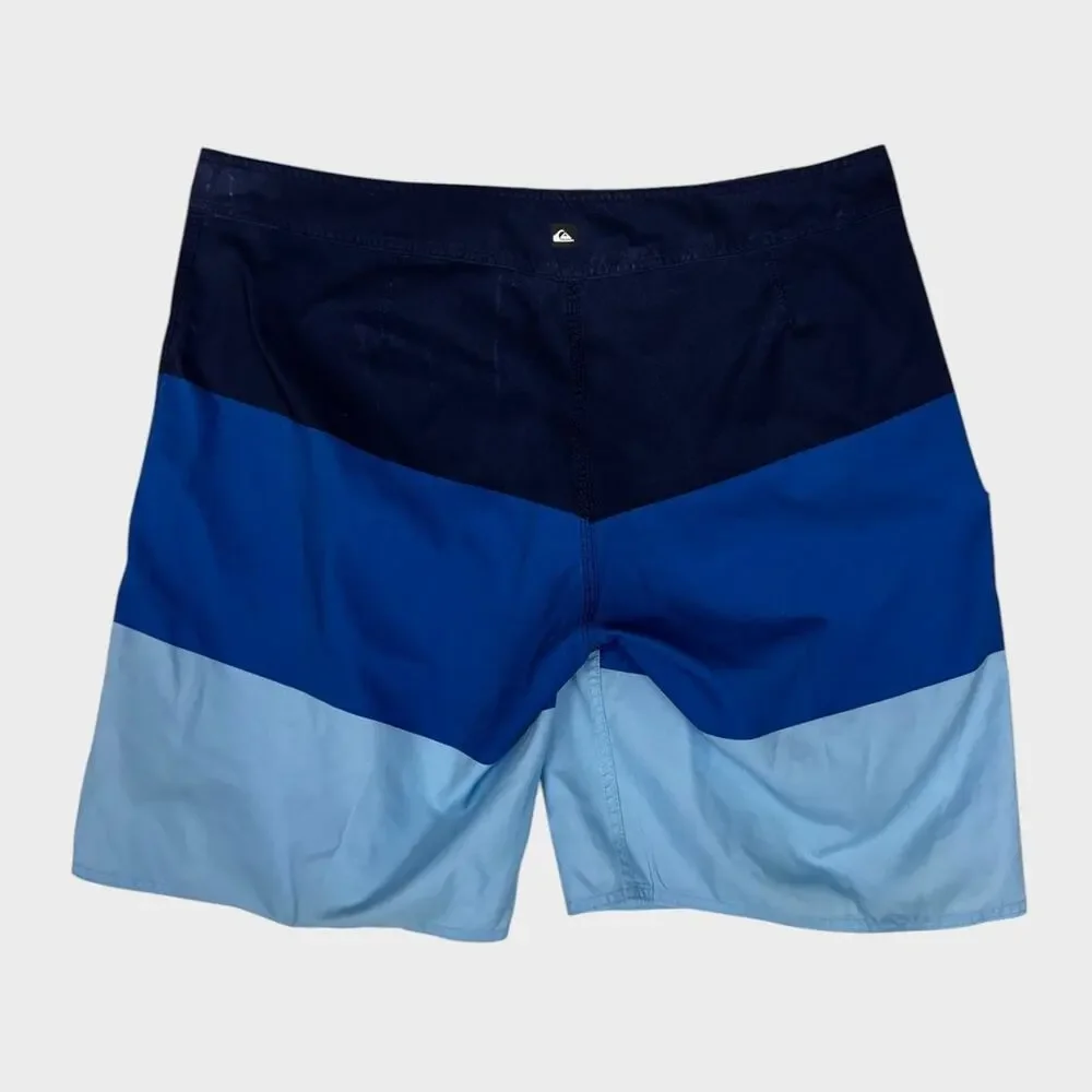 Quiksilver Dryflight Water Repellent Mens Board Shorts Size 40 Blue Stripe